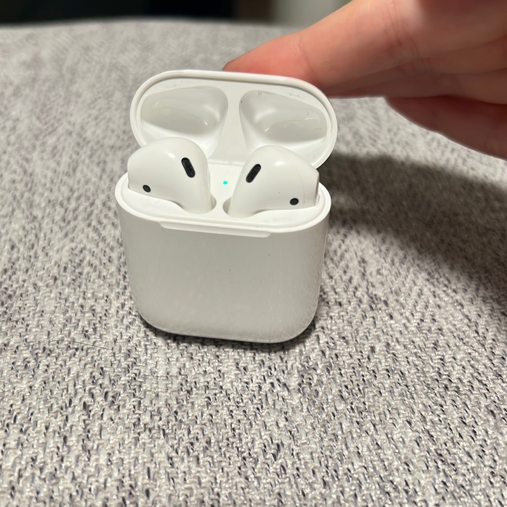 Apple AirPods Gen 1